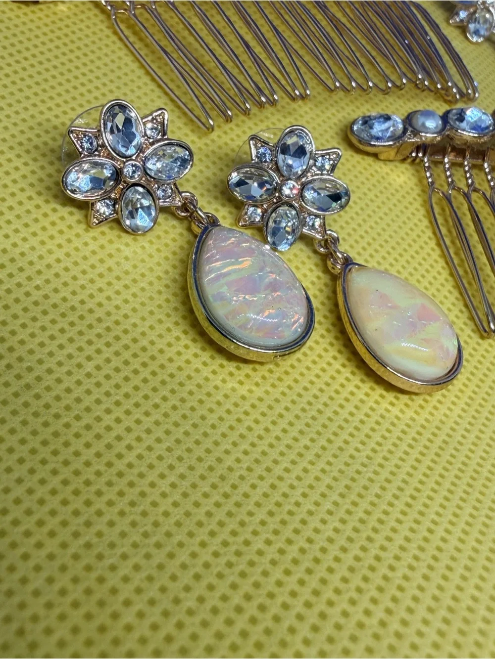 NWOT Elegant Iridescent Teardrop Hair Comb and Earring Set - Women Accessories
